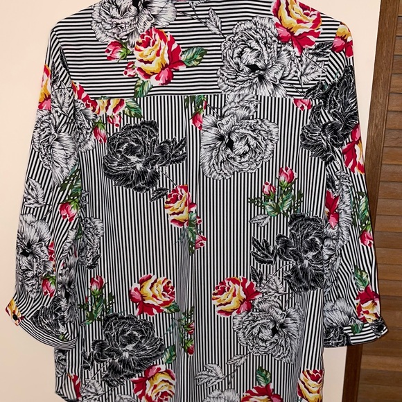 NWOT Jessica Rose Blouse. - Picture 3 of 3